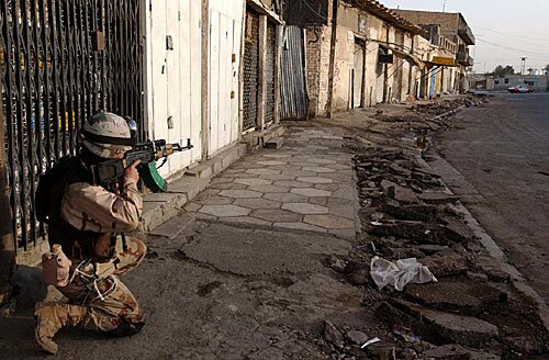 iraq soldier alone